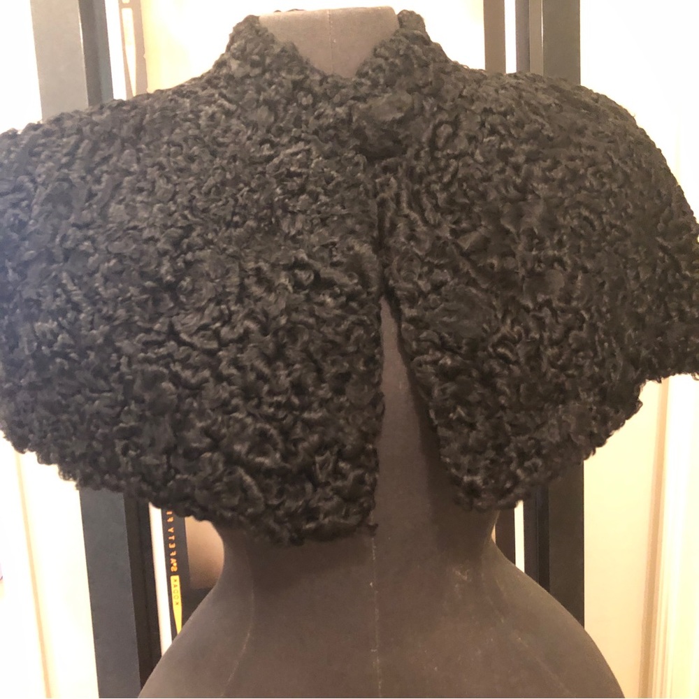Vintage Shoulder Cape - Picture 2 of 7